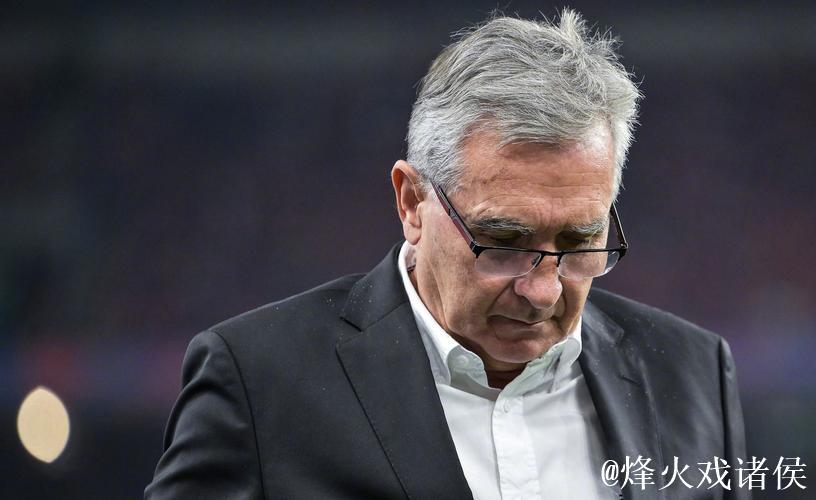 奥萨苏纳主帅:佩德里堪称顶尖中场,维克托过于个人主义 奥萨苏纳主帅:佩德里堪称顶尖中场,维克托过于个人主义